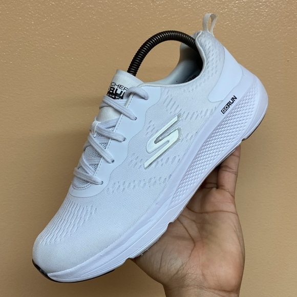 Skechers Go Run Elevate “White Black” - Picture 13 of 17